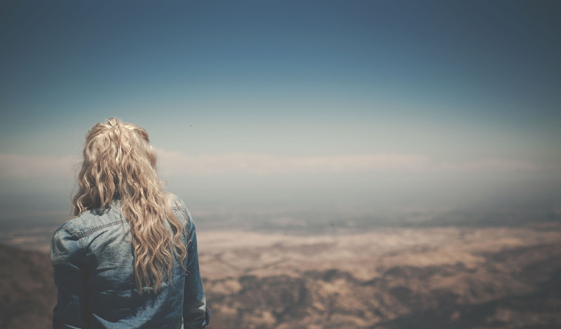 day, style, blue, back, looking at view, curly, panorama, standing, leisure activity, hair, hairstyle, blonde, real people, jeans, young, lifestyle, land