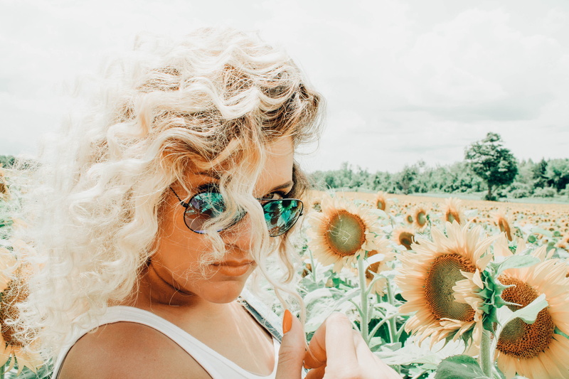 nature, beauty in nature, flower garden, manicured nails, female, nail, curls, wearing, curly hair, blonde, hair, women, real people, woman, one person