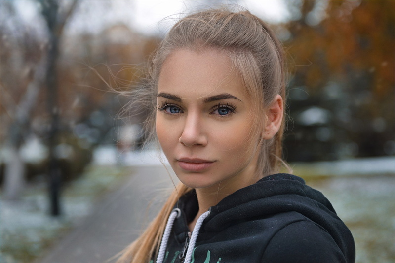 blue eyes, blonde, face, portrait, depth of field, blouse, 1080P, women, ponytail, blouses