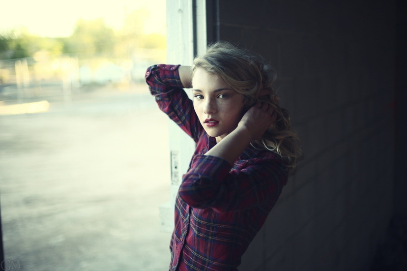 outdoors, red lipstick, yampolsky, women outdoors, shirt, red, rachel ann yampolsky, depth, hair, hands, hands in hair, plaid, depth of field, rachel, lipstick
