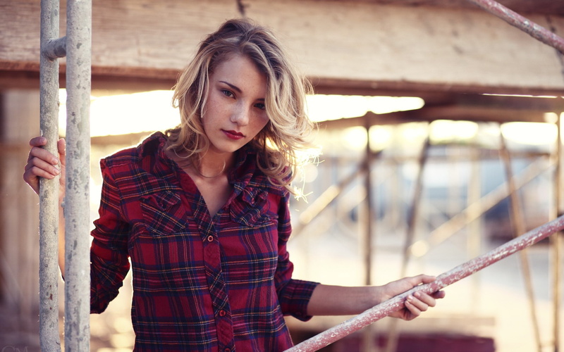 blonde, Rachel Ann Yampolsky, model, freckles, red lipstick, shorts, plaid shirt, shirt, 2K, jean shorts, Garrett Meyers, women outdoors, women