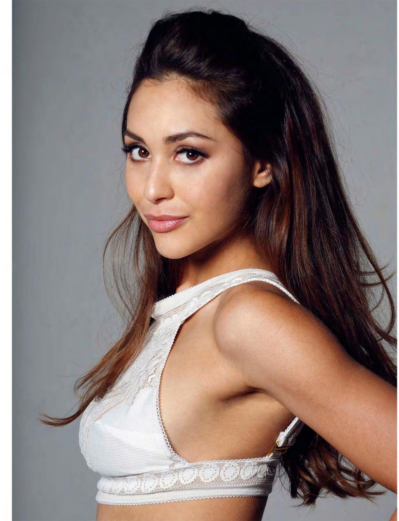 hairstyle, Lindsey Morgan, hair, beautiful woman, studio shot, brown hair, black hair, Latinas, adult, 720P, one person, portrait, beauty, human face