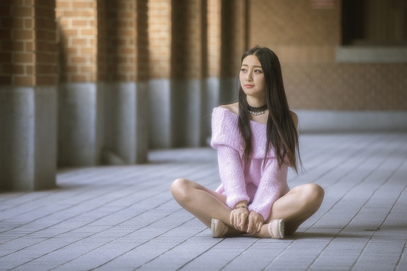 women, brunette, model, Asian, 1080P, sitting, looking away, on the floor