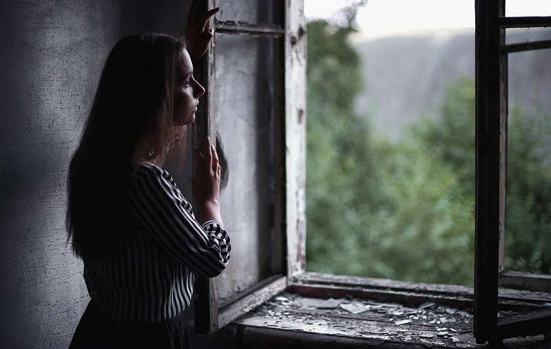 hopelessness, contemplation, window, sadness, hair, standing, day, women, looking away, depression - sadness, side view, 1080P, model, waist up, adult