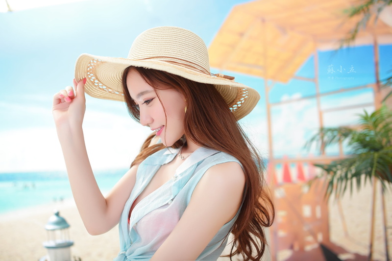 beautiful woman, clothing, fashion, hair, beach, lifestyles, waist up, pink nails, pink lipstick, portrait, focus on foreground, Asian, clear sky, model