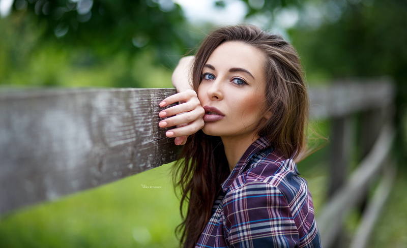 blue eyes, pink nails, plaid shirt, Maksim Romanov, women, portrait, women outdoors, 2K