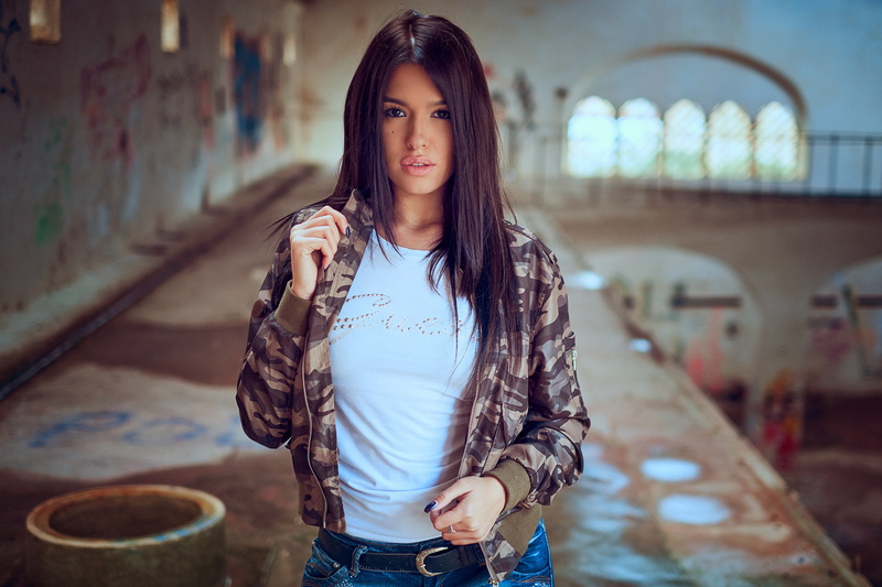 dark eyes, urban decay, tanned, bokeh, women, brunette, juicy lips, Reinhard Fürstberger, portrait, long hair, 1080P, face, jeans, jacket, straight hair
