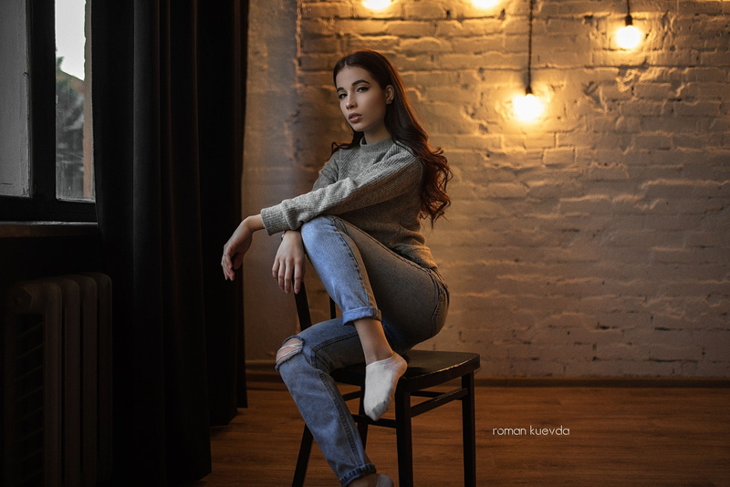 roman kuevda, portrait, brick, casual clothing, lifestyles, contemplation, socks, women, wall - building feature, leisure activity, 1080P, full length