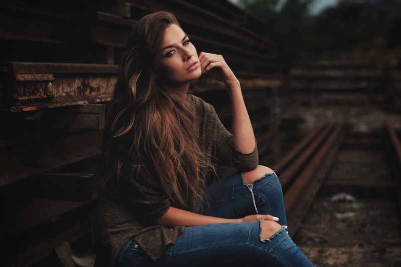 depth of field, portrait, torn jeans, women, 720P, sitting