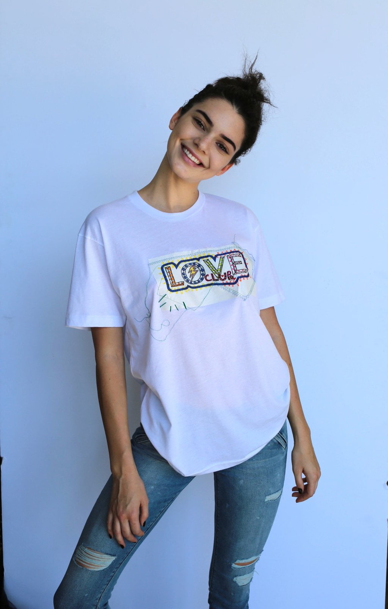 Kendall Jenner, jeans, smiling, brunette, model, torn jeans, 720P, T-shirt, women