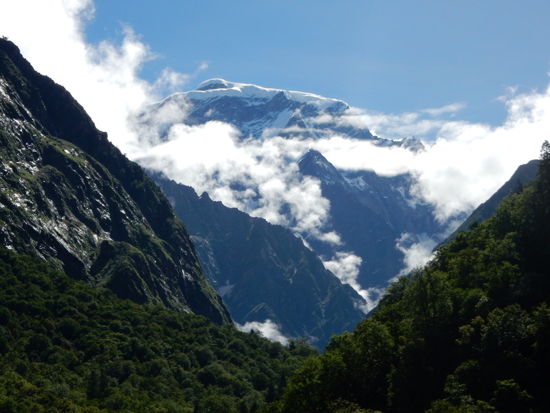 tranquil scene, snowcapped mountain, beauty in nature, sky, landscape, idyllic, cloud - sky, 4K, India, tranquility, mountain peak, clouds, green color