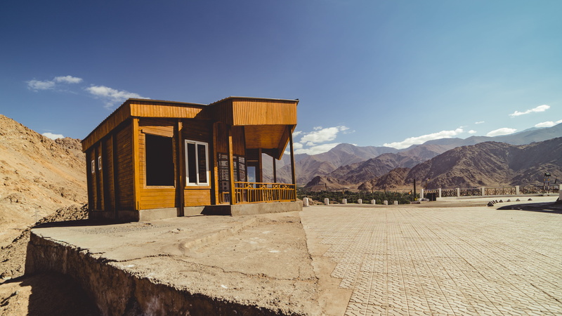 mountain range, architecture, india, stok, shantistupa, outdoors, trek, house, mountain, himalayas, 5K, day, built structure, mountains, building exterior