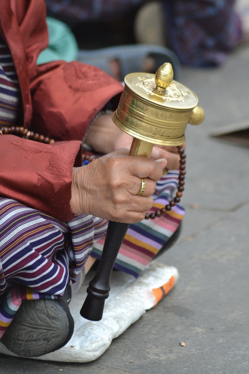 occupation, human hand, people, men, spirituality, casual clothing, day, monk, women, wheel, meditation, temple, buddha, hand, sacred, holding, pray, 2K