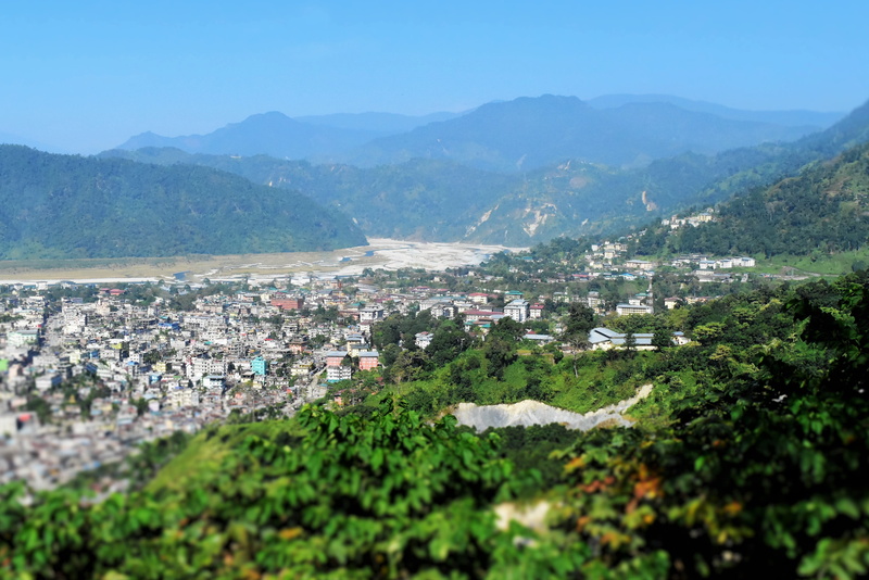 townscape, day, Valley, built structure, nature, cityscape, mountain village, outdoors, tree, house, mountain range, residential district, city, scenics - nature