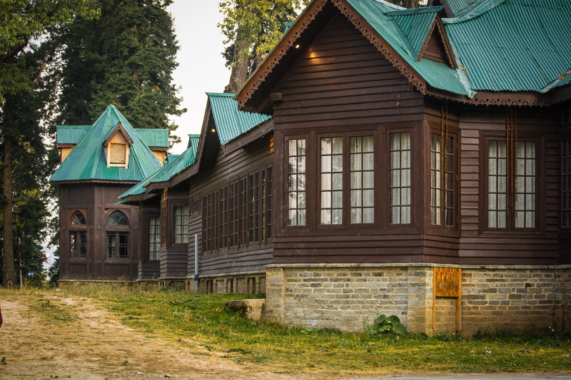 house, outdoors, ancient, royal, tree, gulmarg, walnut, window, residential district, wood - material, india, grass, building exterior, palace, heritage site india