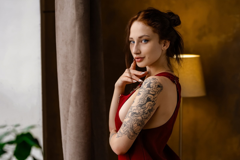 painted nails, portrait, 2K, brunette, blue eyes, Ilya Pistoletov, women, tattoo, lamp, sideboob, Darya Stefanova