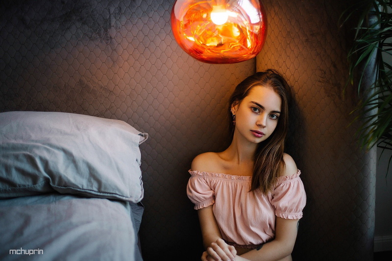 women indoors, Ksenia Nemaya, crop top, brunette, Maxim Chuprin, 1080P, tattoo, indoors, bare shoulders, Maksim Chuprin, light bulb, plants, bed, lamp