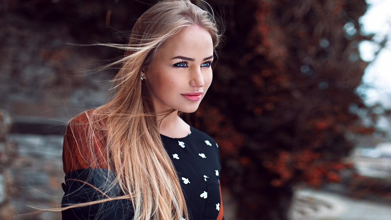 looking away, women, blue eyes, portrait, bokeh, women outdoors, Peter Paszternak, face, Maria Puchnina, smirk, blonde, 1080P