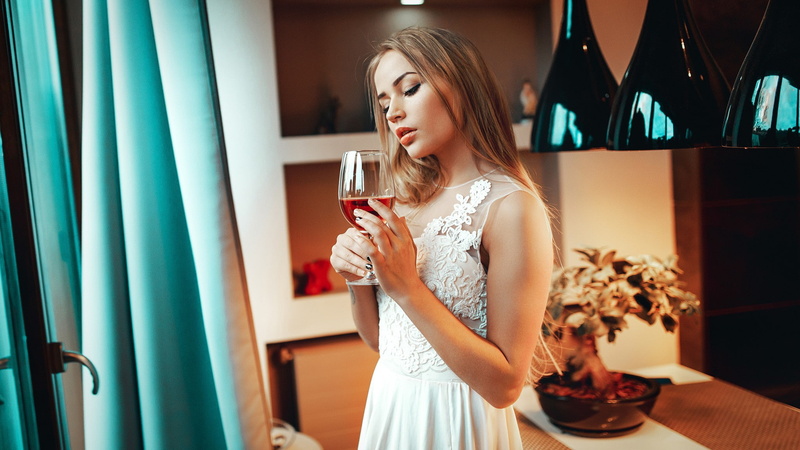 portrait, Peter Paszternak, glass, juicy lips, face, dress, colorful, blonde, standing, 1080P, Maria Puchnina, model, women