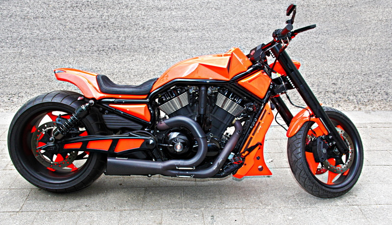 bike, land vehicle, biker, stationary, side view, mode of transportation, outdoors, speed, traffic, wheel, force, asphalt, motorcycle, city, 5K, black color