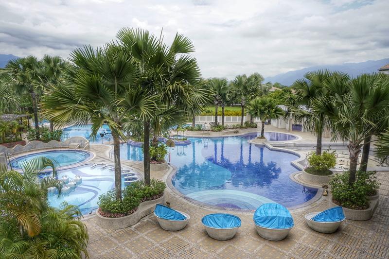 luxury, swimming pool, tree, built structure, day, luxury hotel, pool, tropical climate, wealth, Taitung, leisurely, 5K, palm tree, no people, architecture