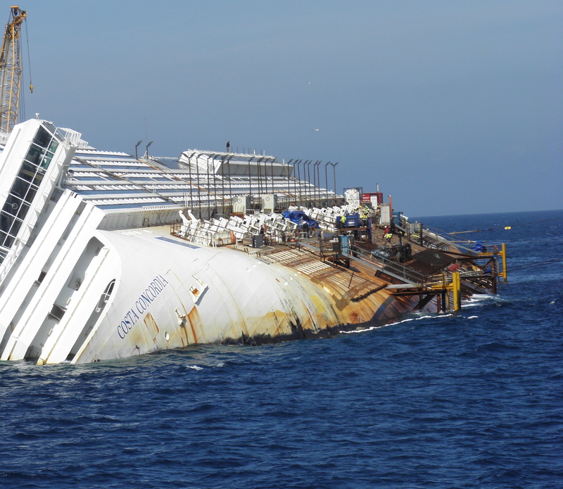 mode of transportation, wreck, salvage, 2K, outdoors, accident, no people, il giglio, horizon over water, sunlight, pollution, day, sea, architecture