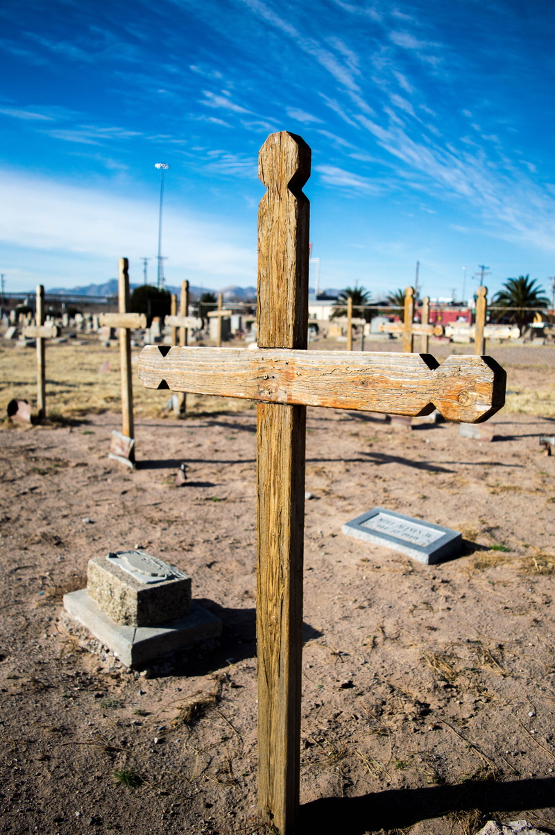 cross, land, old cemetery, texas, sea, outdoors, day, 5K, no people, sky, wooden post, nature, sand, religion, wood - material, water, cloud - sky, concordia cementary