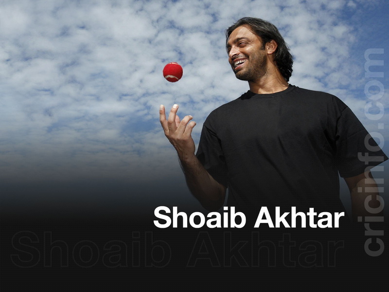 casual clothing, holding, men, cloud - sky, standing, western script, sky, cricket, communication, Pakistan, three quarter length, front view, text, waist up