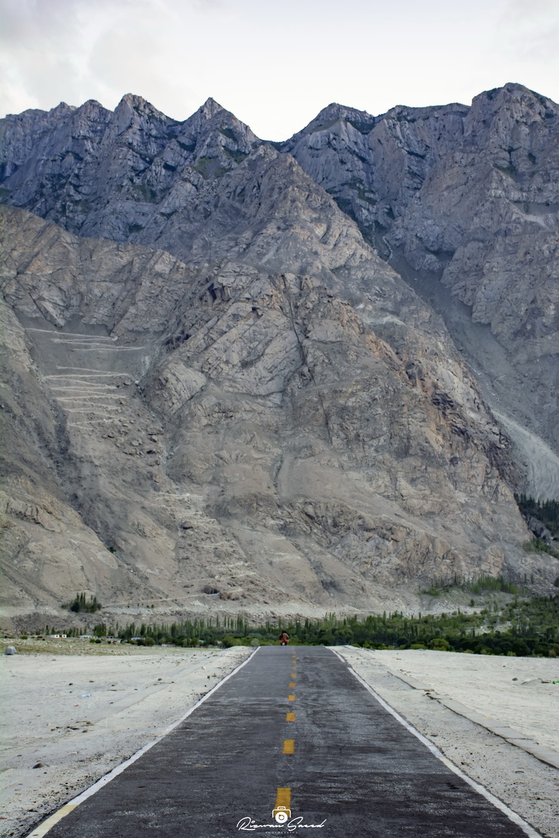 diminishing perspective, transportation, outdoors, tranquil scene, nikon, road, nature, north, pakistan, beauty in nature, asphalt, no people, love, mountain