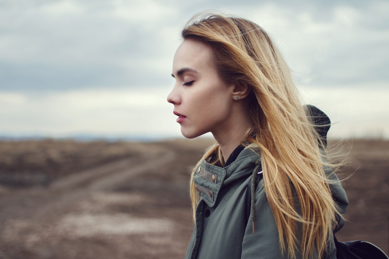 windy, jacket, Darya Chacheva, women outdoors, side view, women, blonde, 1080P, long hair, face