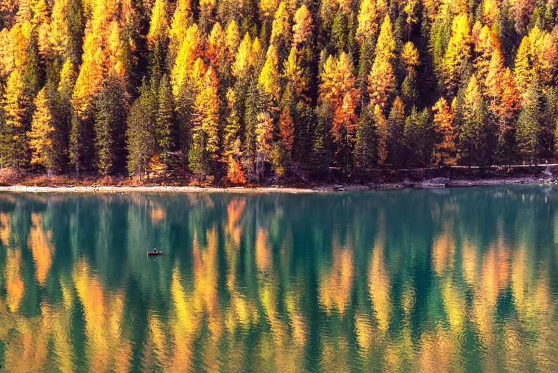 the sun, autumn, lake, trees, boat, 1080P, Braies, forest, Alps, The Dolomites, Italy