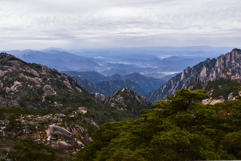 mountain, cloud - sky, idyllic, outdoors, mountains, day, mountain range, earth, landscape photography, beauty in nature, china, mountain peak, huangshan