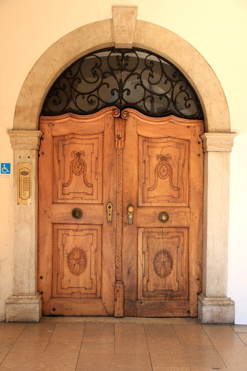 doorway, closed, Goal, building, gate, no people, Portal, outdoors, front door, old door, old-fashioned, 5K, built structure, House, input, craft, architecture And Buildings