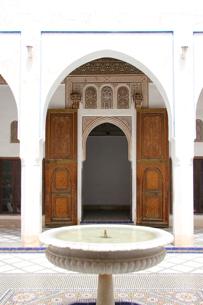 house entrance, the past, wood, front door, arched, fountain, building exterior, input, ornate, door, 5K, no people, input range, history, entrance, archway