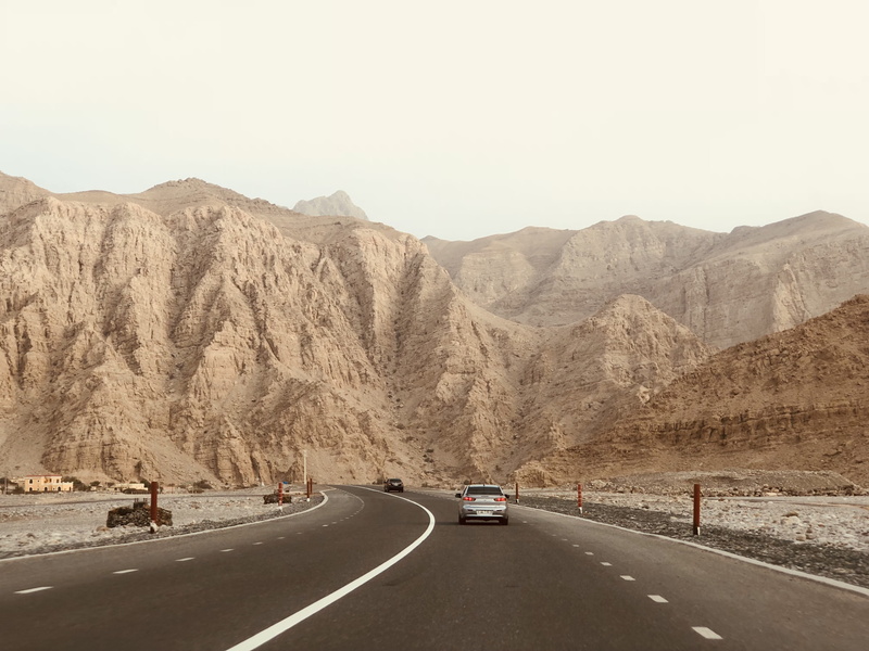 perspective, desert, transport, mode of transportation, road, nature, concrete, travel, roadtrip, day, mountain range, 4K, sign, car, two, daytime, mountains