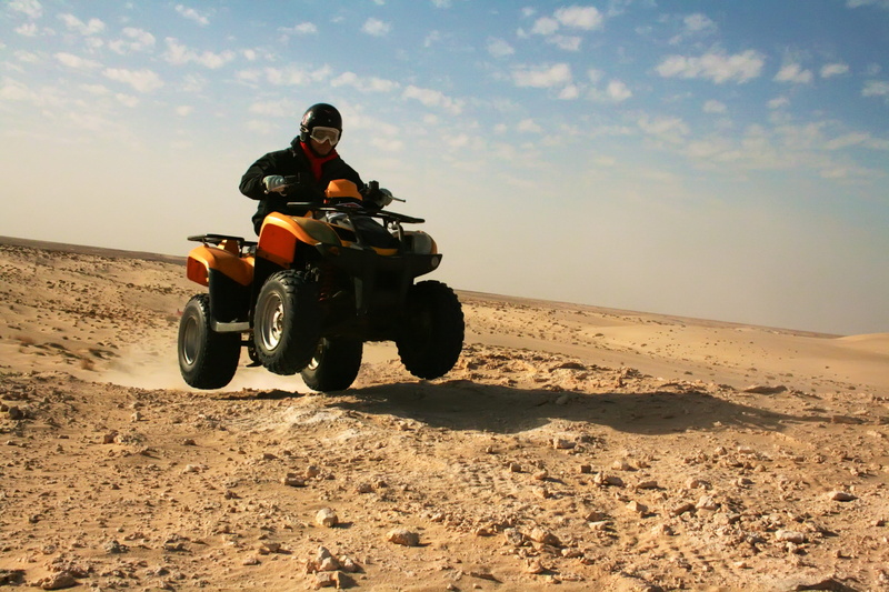 sports helmet, Desert, nature, Quad, mode of transportation, outdoors, riding, dune, transportation, extreme, land vehicle, 4K, full length, arid, helmet