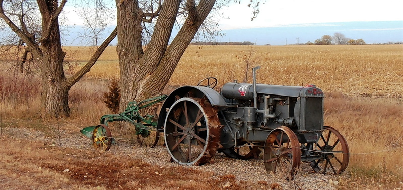 color Image, field, no People, non-Urban Scene, obsolete, agriculture, land, machinery, agricultural equipment, historic, Antique, wheel, Farm, environment