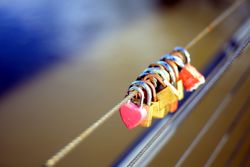 romance, art and craft, u-lock, friendship, 5K, promise, heart, padlocks, capping, love, creativity, selective focus, hanging, wood - material, connectedness
