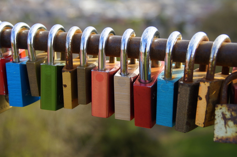 depend, love lock, closed, safety, romance, abus, Colorful, close, positive emotion, promise, day, lovers, variation, large group of objects, fence, padlock