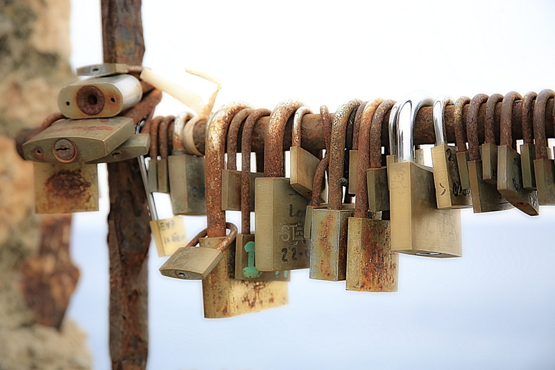 positive emotion, emotion, padlock, security, old, hanging, valentine, day, protection, happiness, 5K, Paris, safety, symbol, hope - concept, lock, luck