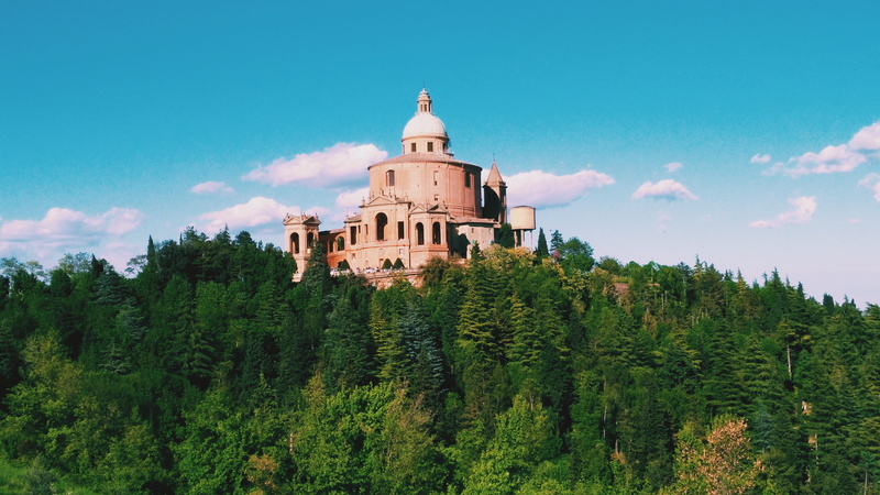 travel, 4K, tower, tree, tourism, plant, cloud - sky, building, italy, place of worship, beauty in nature, building exterior, growth, travel destinations