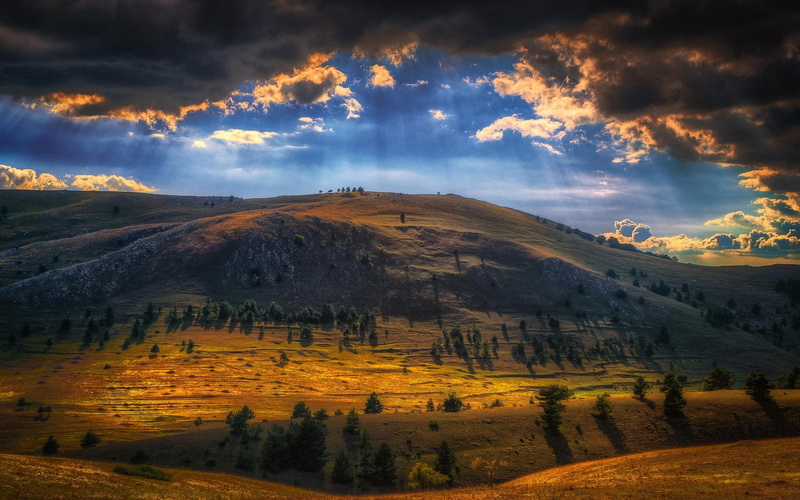 1080P, mountain range, tranquil scene, plant, land, landscape, cloud - sky, sun rays, mountains, trees, rural scene, nature, beauty in nature, Italy, sunlight