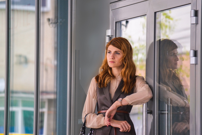 glass - material, young adult, 4K, panel, reflections, real people, hair, long hair, modern, waist up, hairstyle, outdoors, clear, window, glass, beautiful