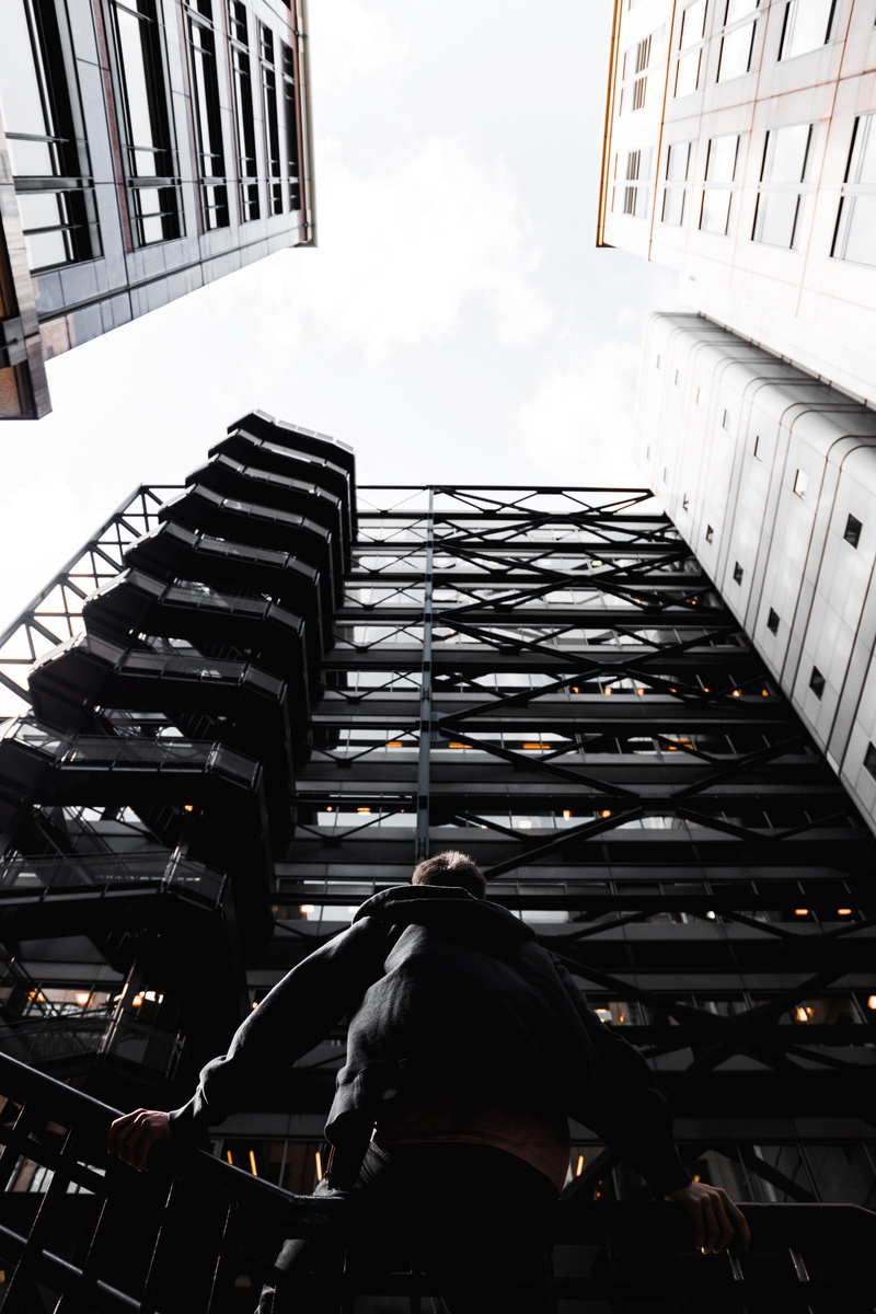 skyscraper, men, rear view, contrast, view, 5K, office building exterior, building exterior, street, day, lifestyles, leisure activity, front, london