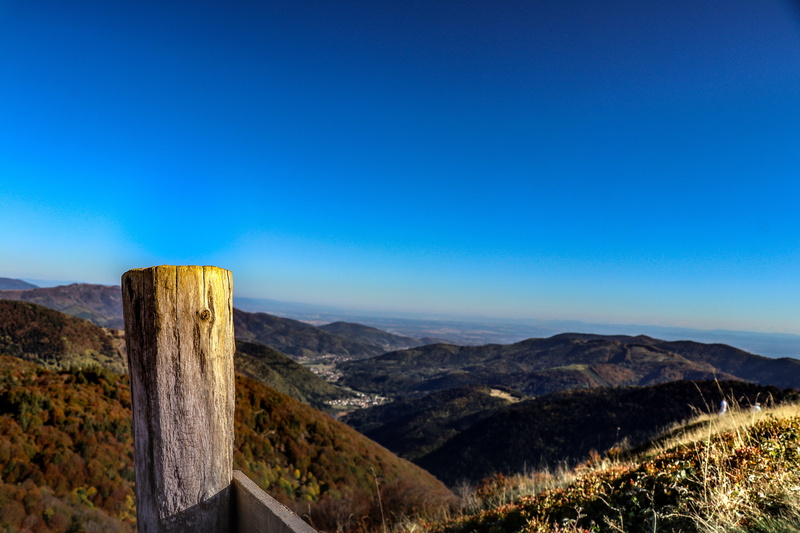 non-urban scene, clear sky, summer, wood - material, nature, mountain, mountains, wooden post, wood, arid climate, day, outdoors, sky, scenics - nature