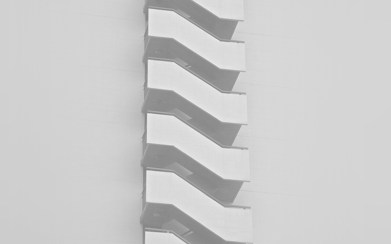indoors, wall - building feature, shadow, white, design, architecture, zigzag, full frame, stairs, pattern, built structure, building, close-up, achitecture