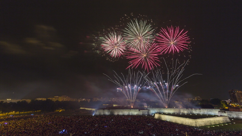 party, person, new Years Eve, firework Display, firework, sky, fireworks, hemingway, pamplona, bright, bucketlist, multi Colored, bullruning, holiday, festival