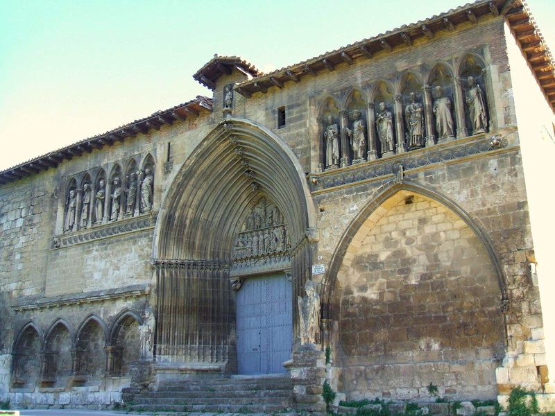 navarra, low angle view, outdoors, window, travel destinations, religion, landmark, building, stone, outside, ancient civilization, no people, sky, 720P