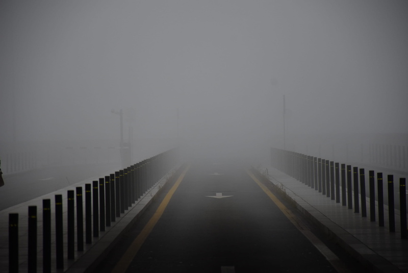 outdoors, illuminated, connection, in a row, empty, niebla, no people, built structure, railing, diminishing perspective, nature, architecture, 2K, copy space