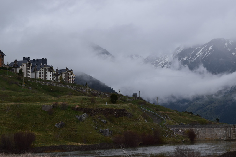mountain, niebla, fog, 5K, mountains, day, tranquil scene, trees, snow, sky, history, building, the past, spain, castle, cloud - sky, travel destinations